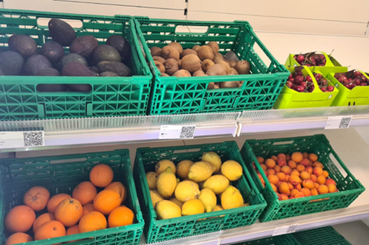 Biofruits - Le Self Vétroz - Étalage de fruits frais au magasin autonome