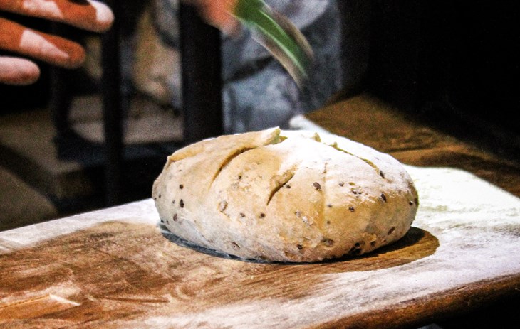 Un pain au levain en préparation - Biofruits - Une pâte à pain au levain en préparation avec d'être cuite au four