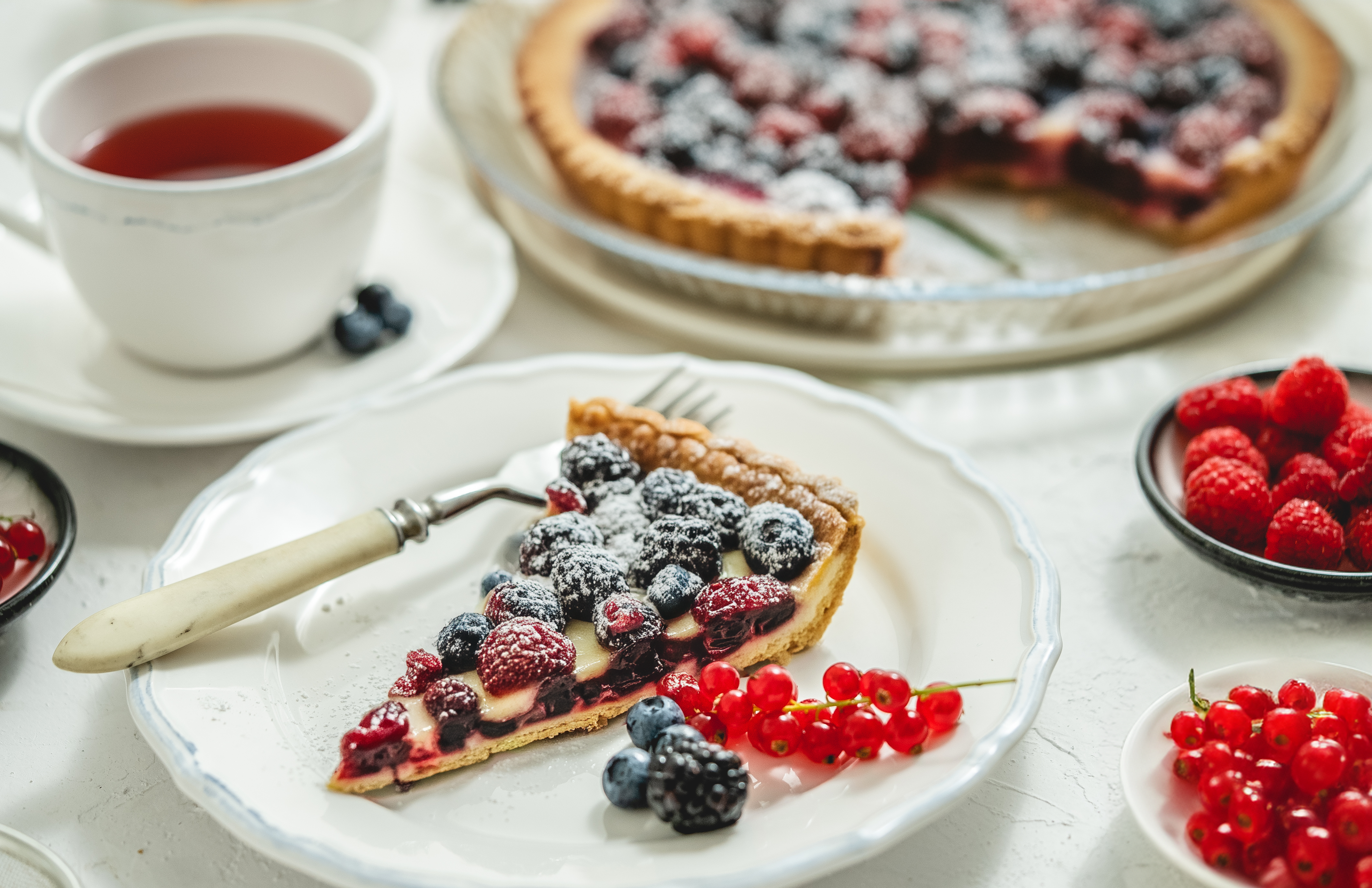 Photo d'une part de tarte aux fruits rouges sans gluten