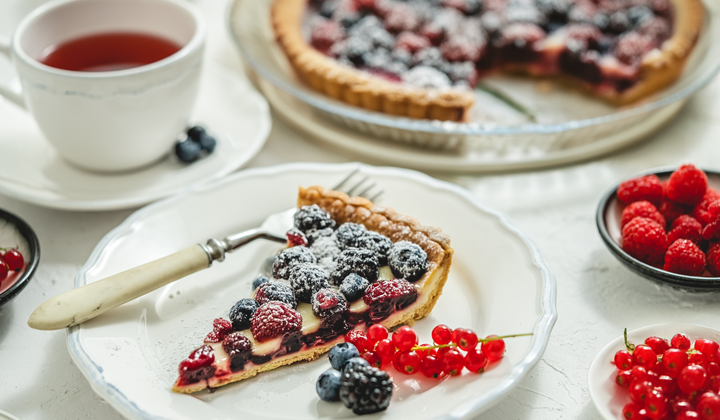 Photo d'une part de tarte aux fruits rouges sans gluten